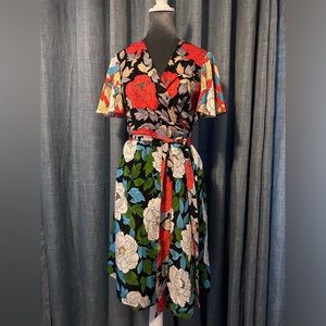 Diane Von Furstenburg 100% Silk Famous Wrap Dress. Color-block Floral Size 8.